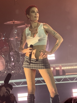 © x.com/fahimaluvsharry
