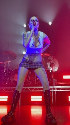 © x.com/needlovesobadly
