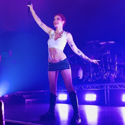 © x.com/after1aughter
