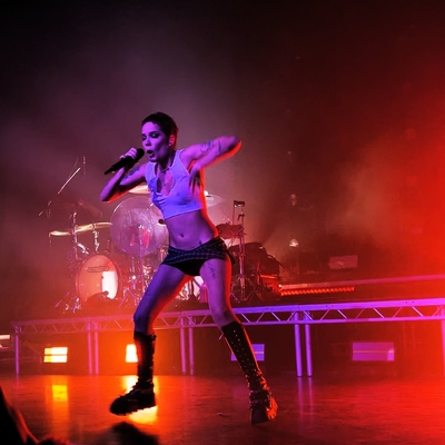 © x.com/after1aughter
