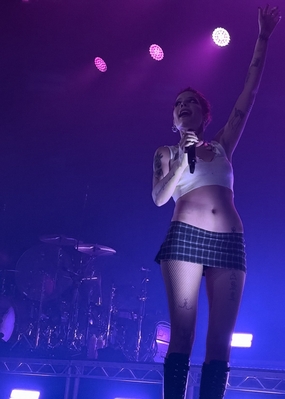 © x.com/darIingcarly
