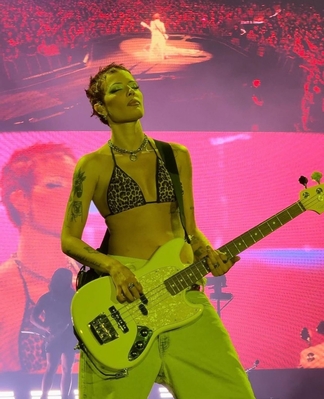 © x.com/bence_bitch
