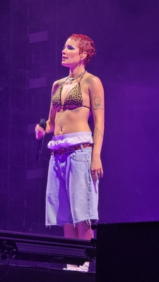 © x.com/HalseyIsMyWrld
