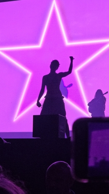 © x.com/HalseyIsMyWrld
