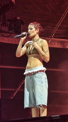 © x.com/HalseyIsMyWrld
