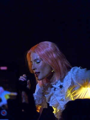 © x.com/callieahlgrim
