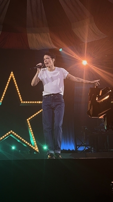 © x.com/fluorescentsnjh
