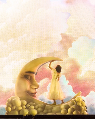 © x.com/emilysontour
