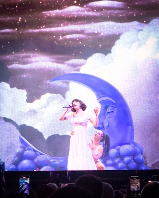 © x.com/emilysontour
