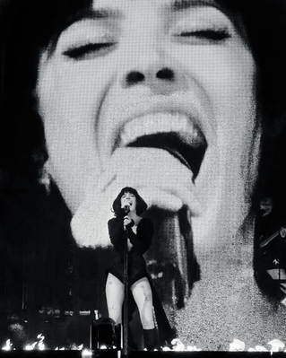 © x.com/emilysontour
