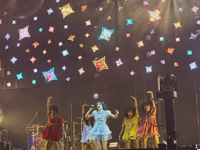 © x.com/aloneinsantafe
