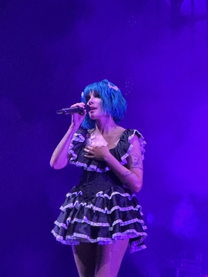 © x.com/outerspacebecca
