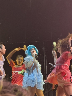 © x.com/outerspacebecca
