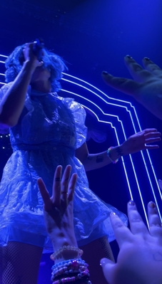 © x.com/youcandiscardme
