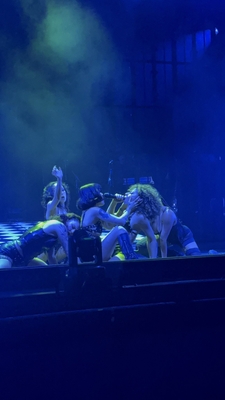 © x.com/withlovejohana
