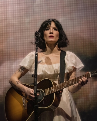 © instagram.com/goldberghourphotos
