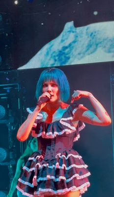 © x.com/halseyshappy
