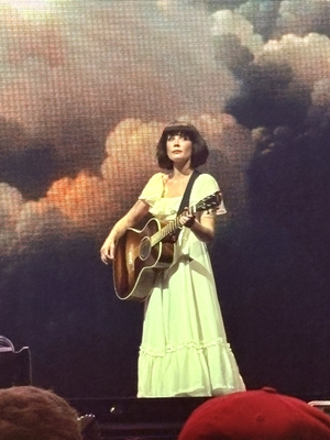 © x.com/manic_rosie
