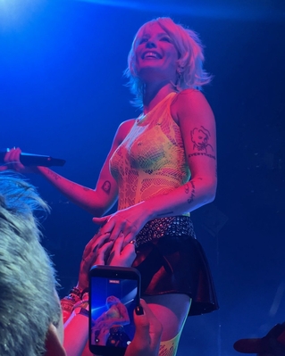 © x.com/outhewoodsyet
