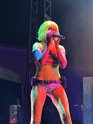 © x.com/halseybabygirl
