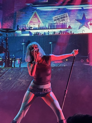 © x.com/halseybabygirl
