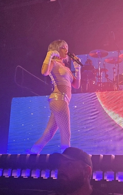 © x.com/HalseyWorshiper
