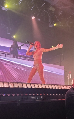 © x.com/HalseyWorshiper
