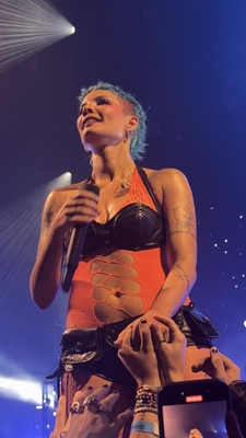 © x.com/lastkissperry
