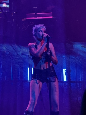 © x.com/darIingcarly
