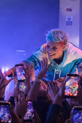 © x.com/roomforgenesis
