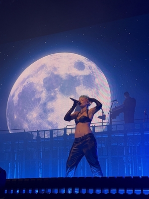 © x.com/darIingcarly
