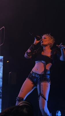 © x.com/givethemchel
