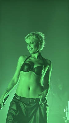 © x.com/cloudevelina
