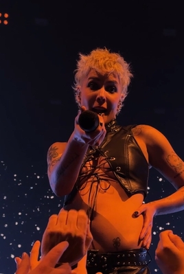 © x.com/nicebitchdarlin
