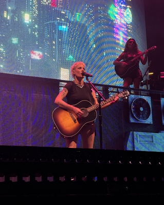 © x.com/katesinterlude
