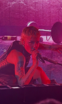 © x.com/vardastarlight
