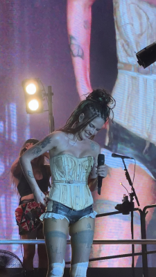 © x.com/badlandmermaids
